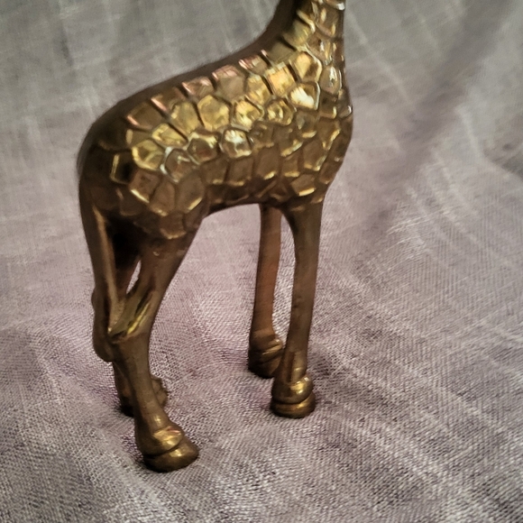 Vintage Brass Giraffe Figurine with Textured Spots (6 3/8" Tall) - Picture 4 of 11